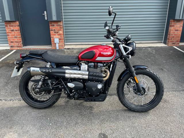 Triumph Street Scrambler STREET SCRAMBLER Roadster/Retro Petrol Red